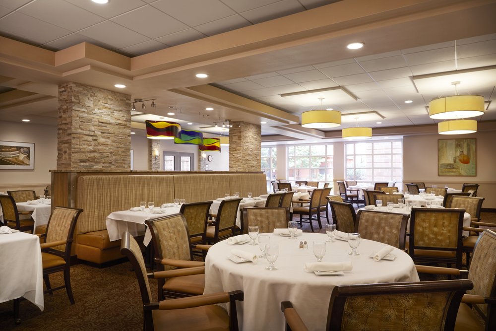 Capitol Lakes Seasons dining room.